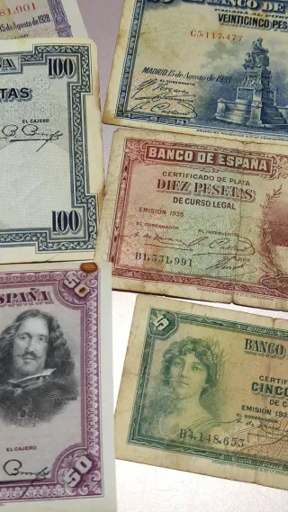 Lote 7 Billetes antiguos de 100, 50, 25 10 y 5 Pts