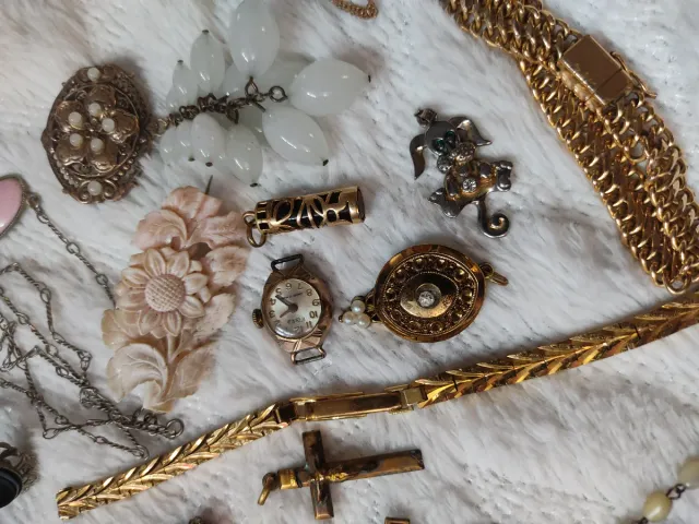 Lote de bijuterias e relógios antigos