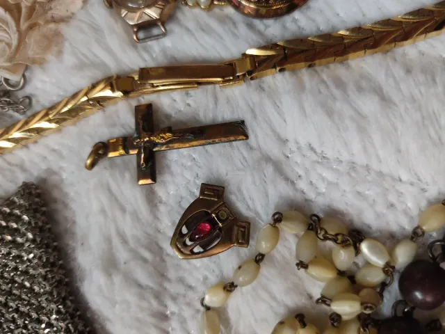 Lote de bijuterias e relógios antigos