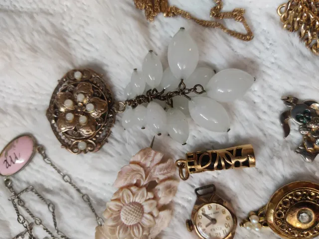 Lote de bijuterias e relógios antigos