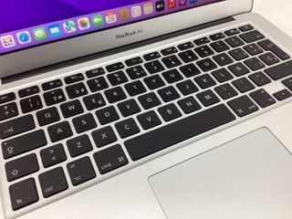 portatil apple apple macbook air core i5 1.8 13 (2017) (a1466)