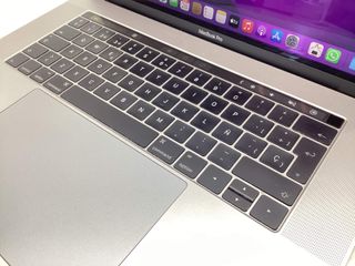 portatil apple apple macbook pro core i7 2.6 15 touchbar (2016) (a1707)