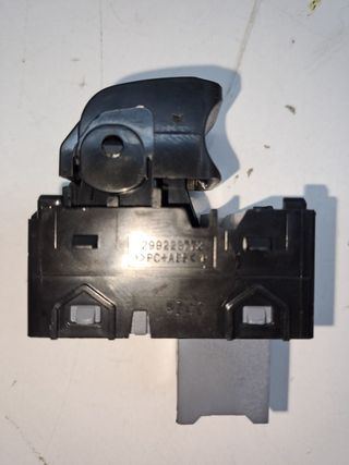 MANDO ELEVALUNAS DELANTERO DERECHO HYUNDAI I20 (2)