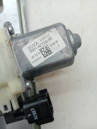 ELEVALUNAS TRASERO DERECHO FORD FOCUS LIM. (2)