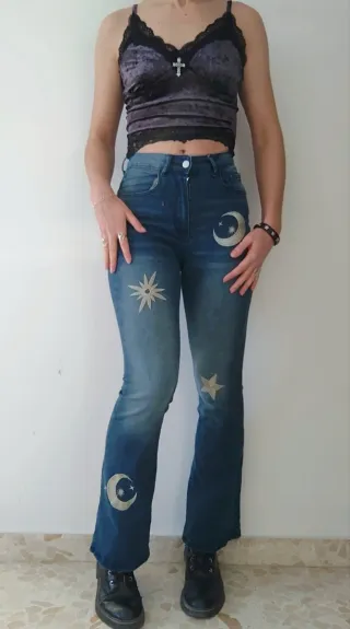 Pantalones campana con estrellas y lunas