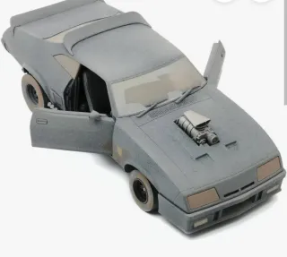 Ford V8 Interceptor Mad Max 1/18 Greenlight