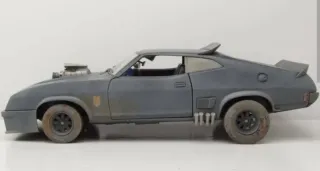Ford V8 Interceptor Mad Max 1/18 Greenlight