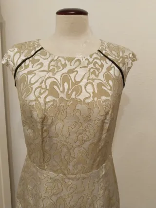 Vestido beige y dorado