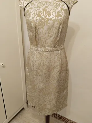 Vestido beige y dorado