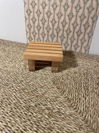 Tavolino in legno per casa delle bambole