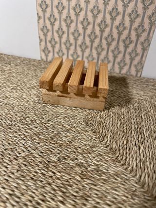 Tavolino in legno per casa delle bambole