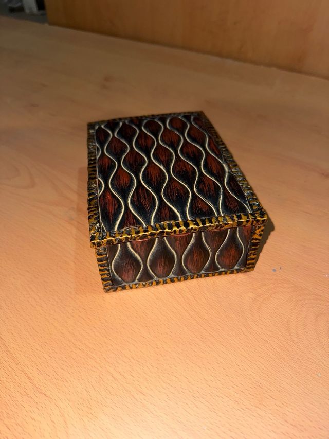 Cajita cerámica decorada ondas y rombos