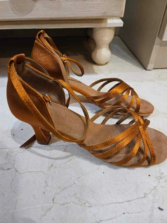 Sandalias Baile Latino Marrón y Dorado