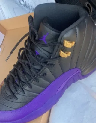 Nike Air Jordan 12 Negro Púrpura Dorado