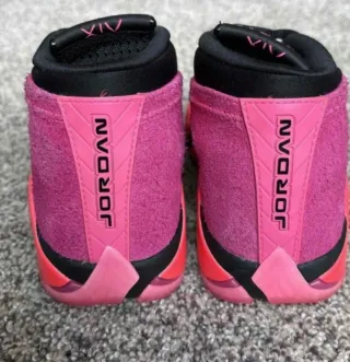 Nike Air Jordan 14 Rosa y Negro