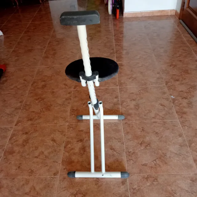 Sgabello regolabile per stirare