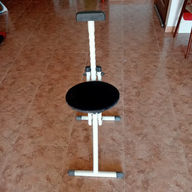 Sgabello regolabile per stirare