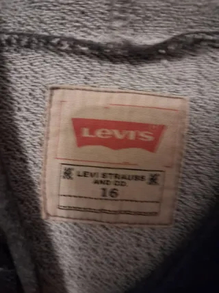 Sudadera Levi's verde con estrellas