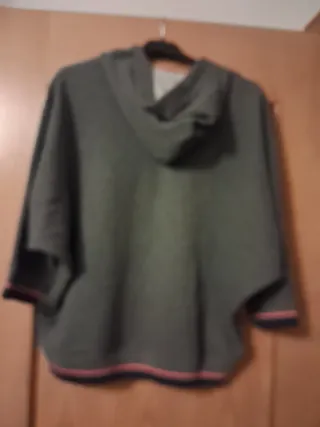 Sudadera Levi's verde con estrellas