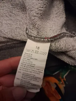 Sudadera Levi's verde con estrellas