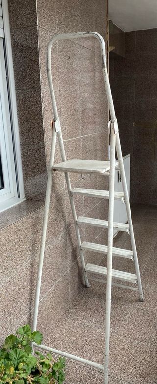 Escalera hierro 5 peldaños