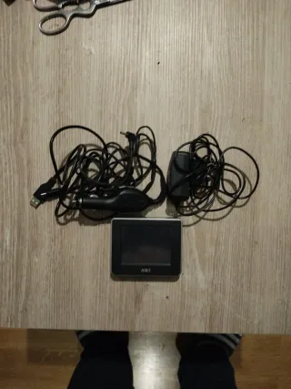 GPS Airis T930 con cargador