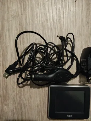 GPS Airis T930 con cargador