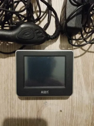 GPS Airis T930 con cargador