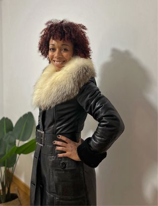 Abrigo de piel con cuello de pelo