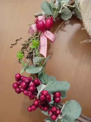 Ghirlanda country con bacche rosse