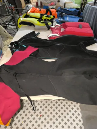 Conjunto 5 chalecos y 2 neoprenos