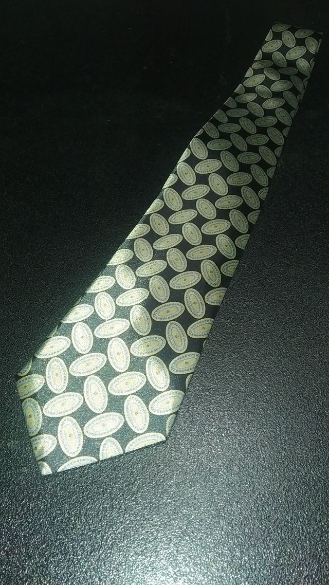 Cravatta in seta pura lavorata a mano