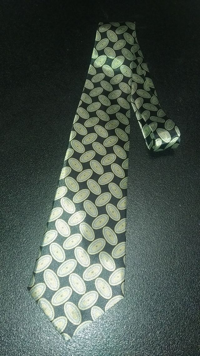 Cravatta in seta pura lavorata a mano