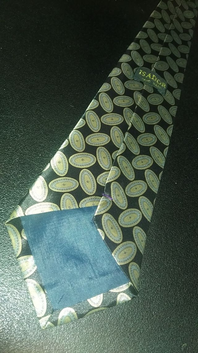 Cravatta in seta pura lavorata a mano