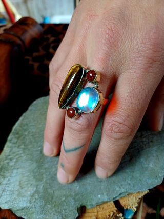 Anillo piedras naturales oro multicolor