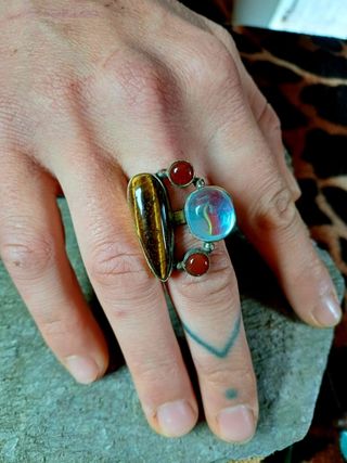 Anillo piedras naturales oro multicolor