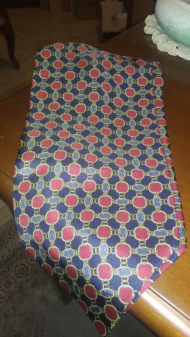 Cravatta ascot in seta pura