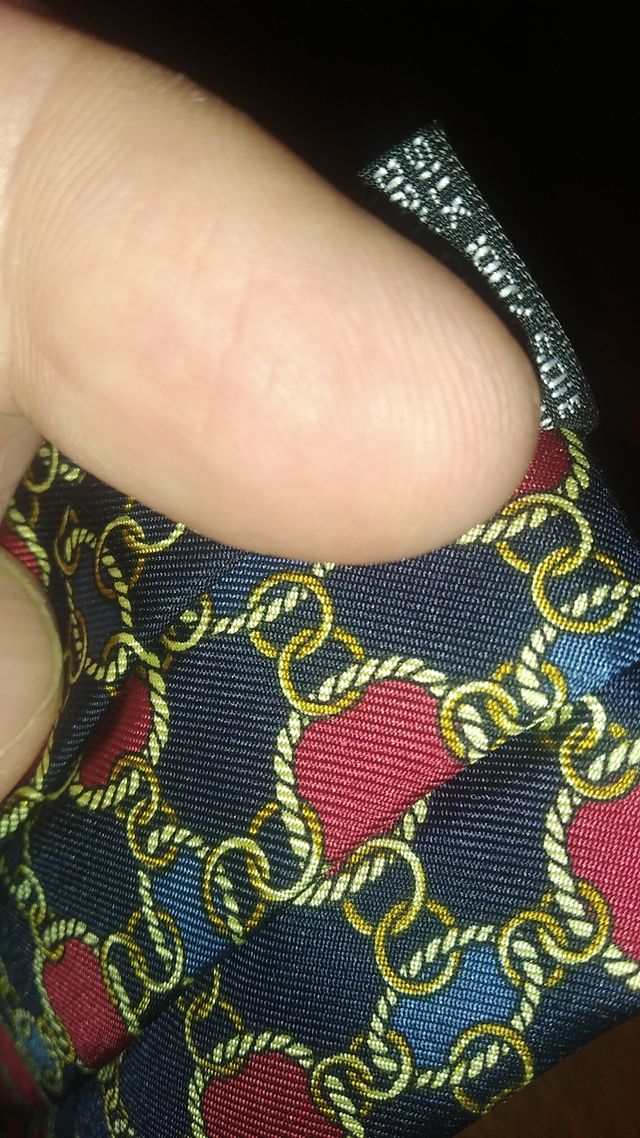 Cravatta ascot in seta pura