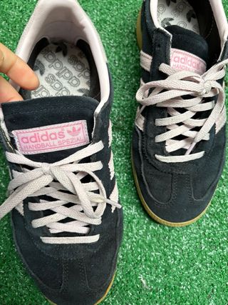 Zapatillas Adidas Handball Spezial Negras Rosas.