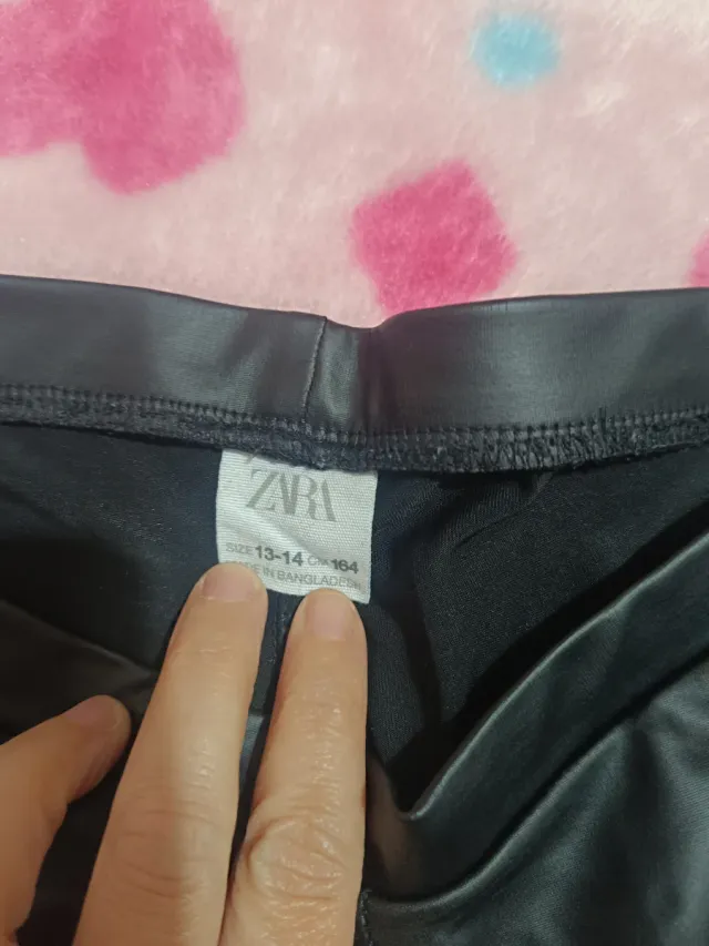 Pantalones efecto piel Zara niña T.13-14