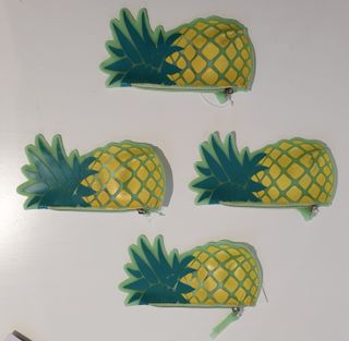 4 Monederos/Neceser PIÑA marca KIABI solo 7 euros!
