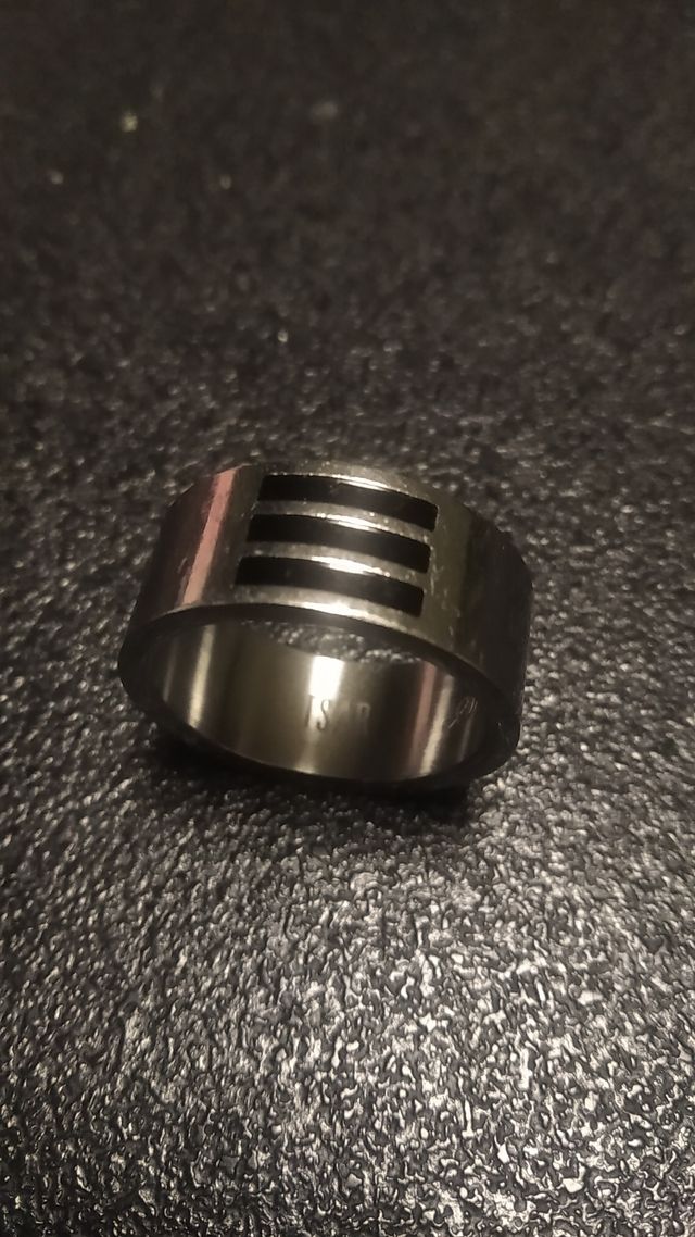 Anello TSAR in acciaio inox e titanio