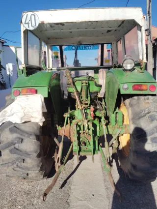 Tractor John Deere con pala