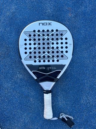 Pala Padel NOX AT10 Genius 18K Agustin Tapia 2024