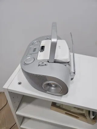 Radio CD Philips Plata y Blanco