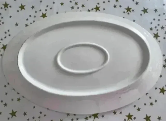 Piatto di servizio ovalato bianco in ceramica