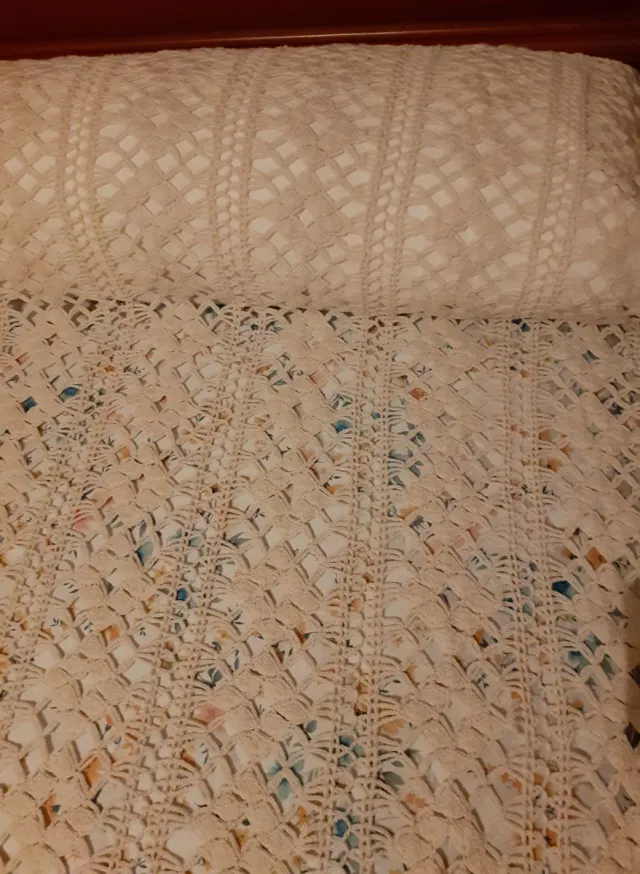 Trapunta all'uncinetto beige