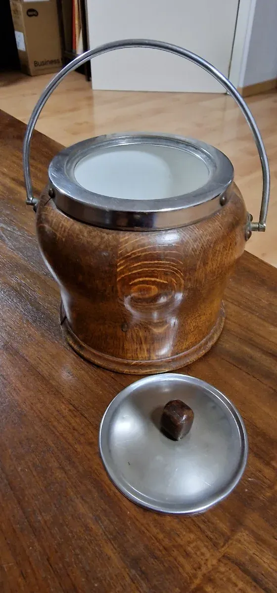 Cubeta antigua madera y metal