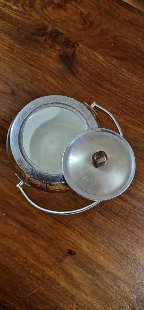 Cubeta antigua madera y metal