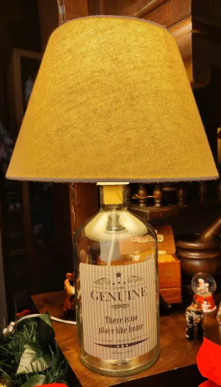 Lampada da tavolo in vetro e tessuto